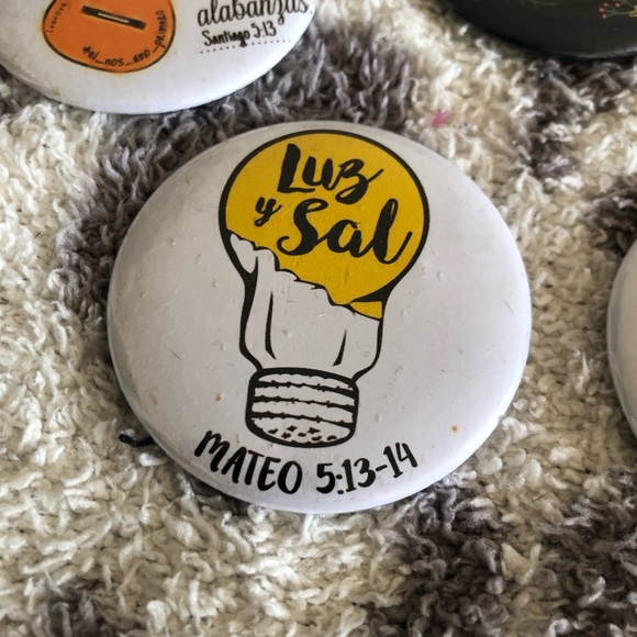 Spanish Christian Button Bundle - Picture 6 of 6